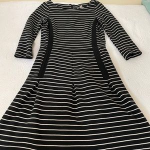 Banana Republic Black and White Knit Dress - Size 6